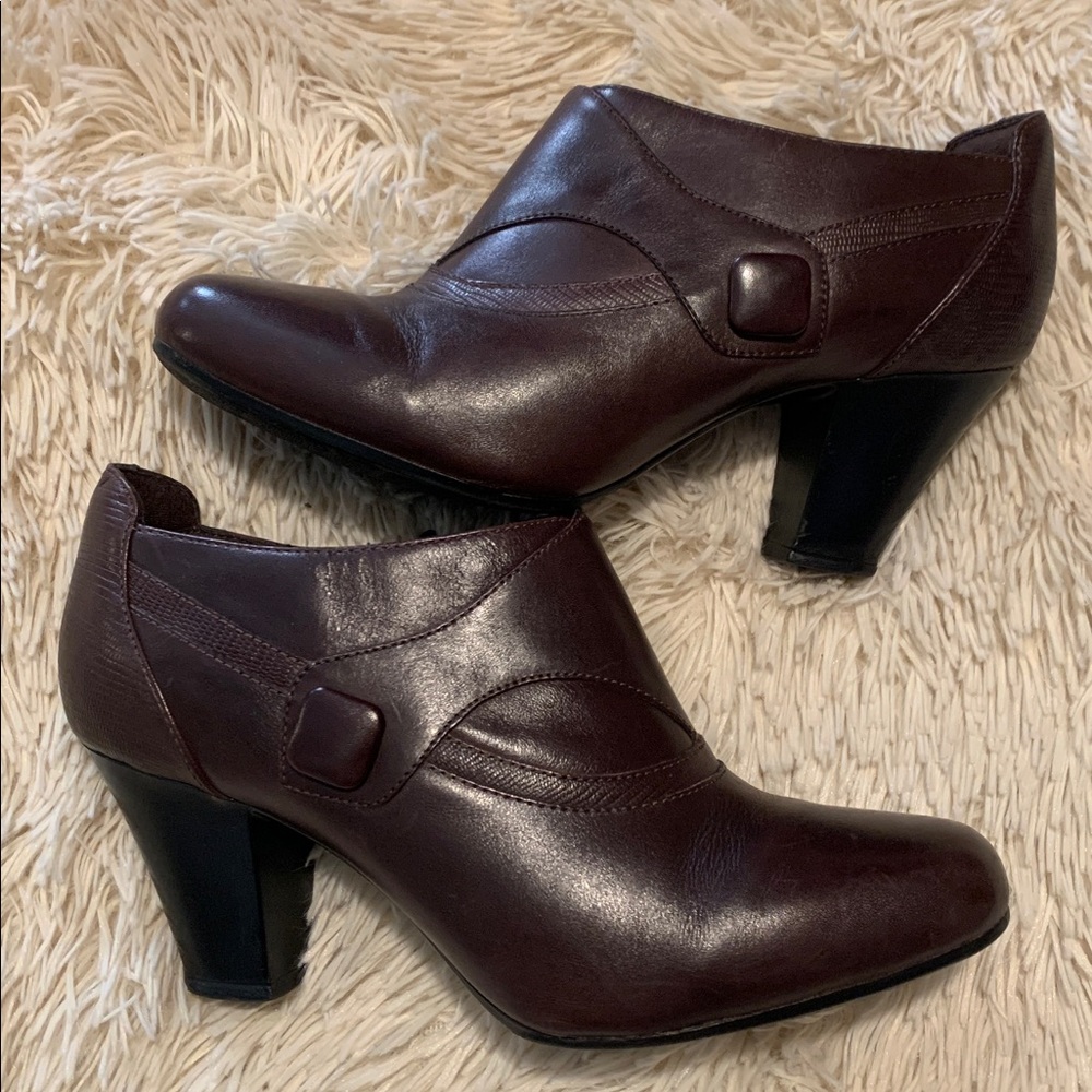 Clarks 9 WIDE Women's Dark Brown Ankle Booties EXCELLENT - Picture 3 of 7